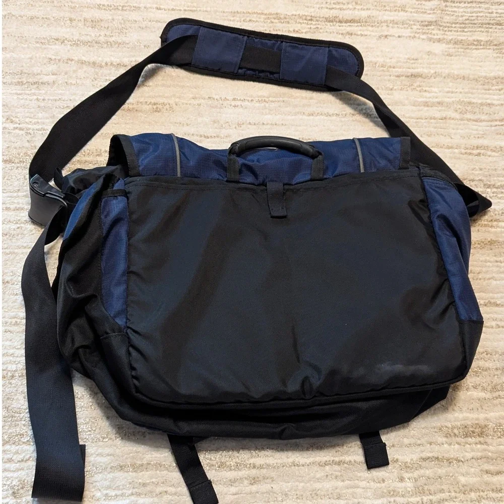 LL Bean Messenger Bag Unisex Large Navy Blue Nylon Ripstop Laptop Commuter Bag